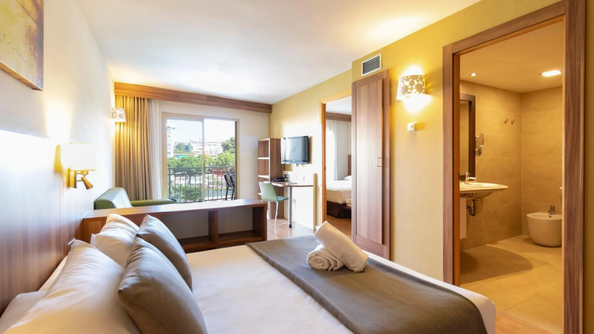 Otel Golden Avenida Family Suites 4* Salou