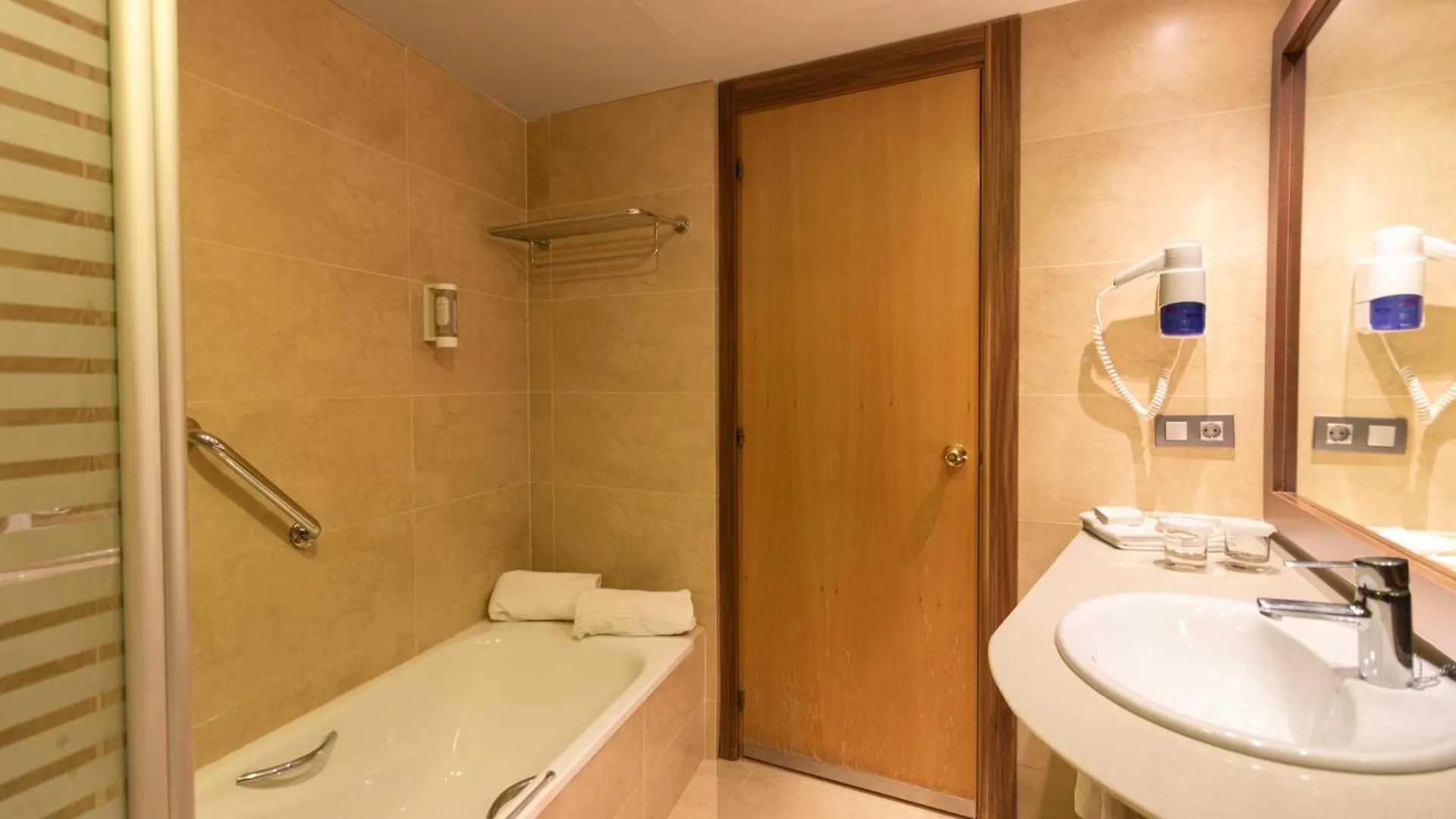 Golden Avenida Family Suites 4* Salou Otel
