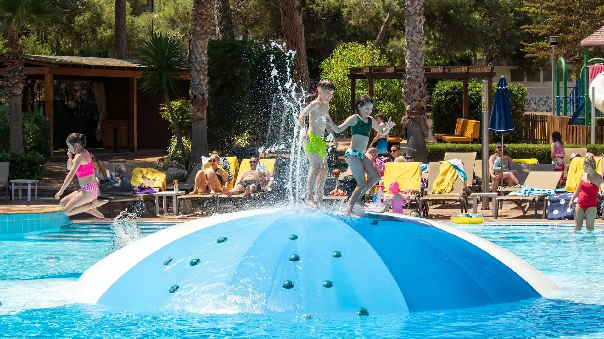 Golden Avenida Family Suites 4* Salou Spanje
