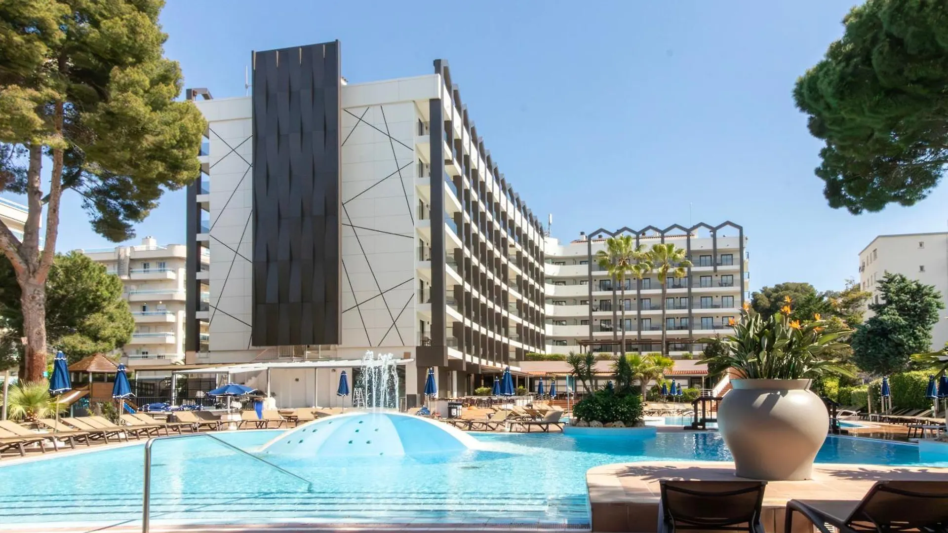 Hotel Golden Avenida Family Suites 4* Salou